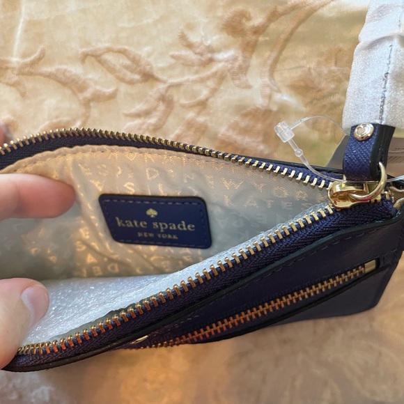 NWT Kate spade wristlet - Picture 4 of 5